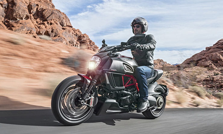 Ducati Diavel Carbon 2011 Used Review Price Spec_thumb